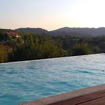Casa Nova Velha *