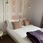 Casa Nova Velha *