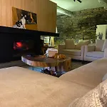Casa Nova Velha *